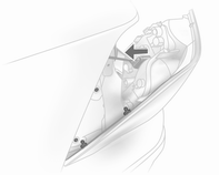 4. Rückleuchten zurückdrücken und dabei das Lampengehäuse von außen halten. Kabelstecker