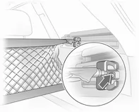 Jeweils einen Adapter in jede Schiene einsetzen: Griffplatte aufklappen, Adapter